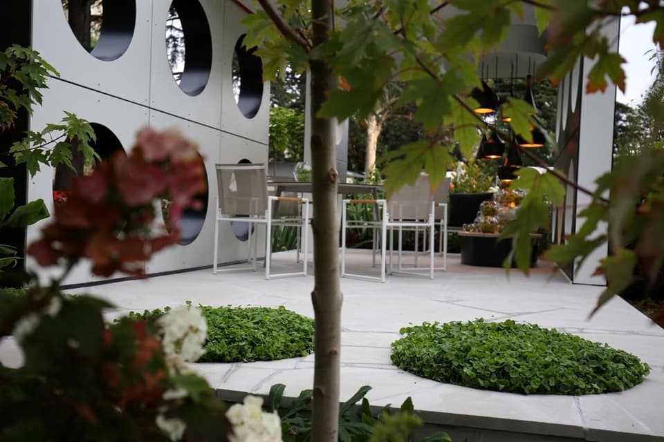 Outdoor Dining 1654